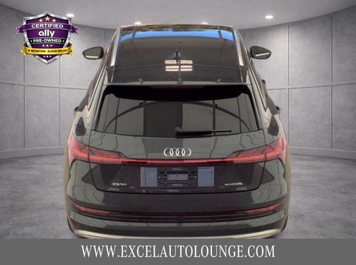 Manhattan Gray Metallic 2022 Audi e-tron Premium