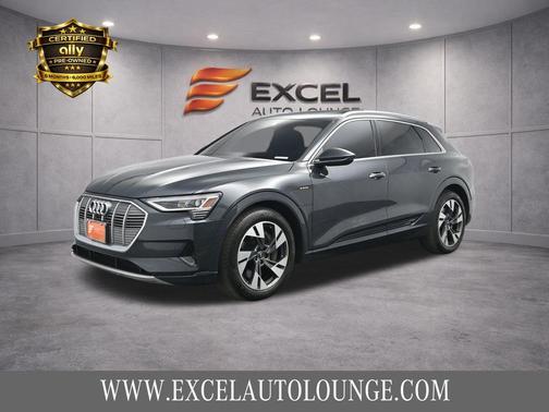 Manhattan Gray Metallic 2022 Audi e-tron Premium