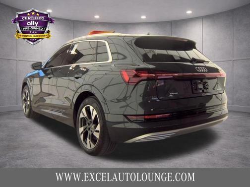 Manhattan Gray Metallic 2022 Audi e-tron Premium