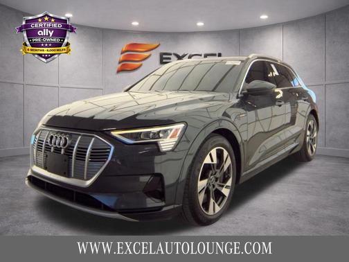 Manhattan Gray Metallic 2022 Audi e-tron Premium