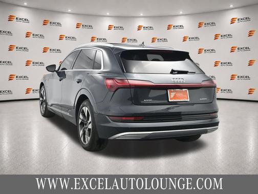 Manhattan Gray Metallic 2022 Audi e-tron Premium