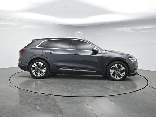 Manhattan Gray Metallic 2022 Audi e-tron Premium