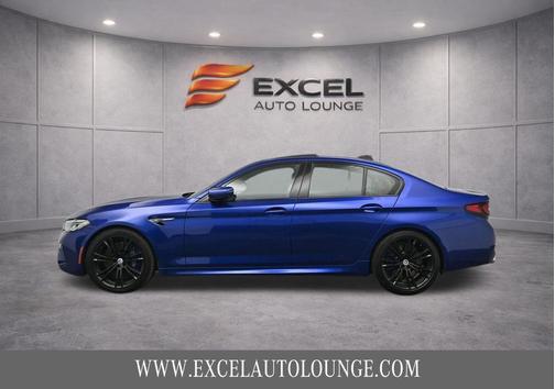 Marina Bay Blue Metallic 2022 BMW M5 Base