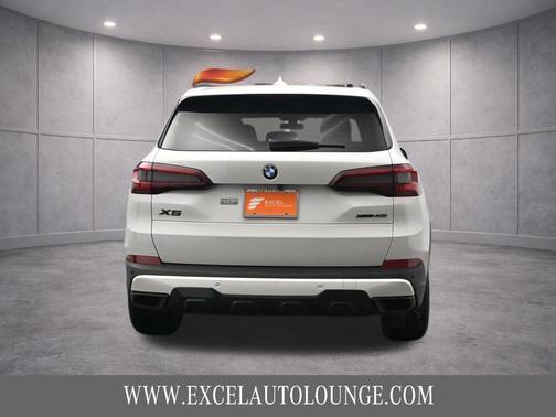 Mineral White Metallic 2023 BMW X5 xDrive40i