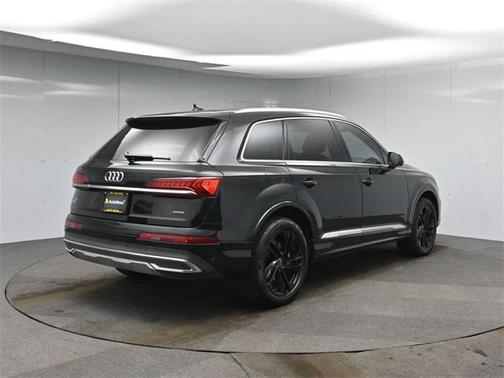 2022 Audi Q7 55 Premium Plus