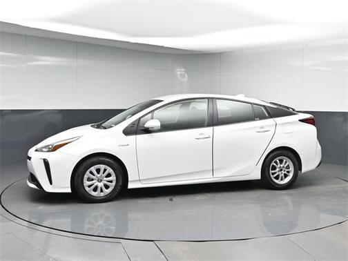 2022 Toyota Prius LE