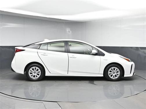 2022 Toyota Prius LE