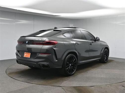 2021 BMW X6 M50i