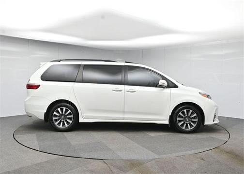 2019 Toyota Sienna XLE