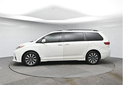 2019 Toyota Sienna XLE