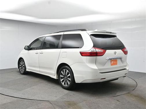 2019 Toyota Sienna XLE