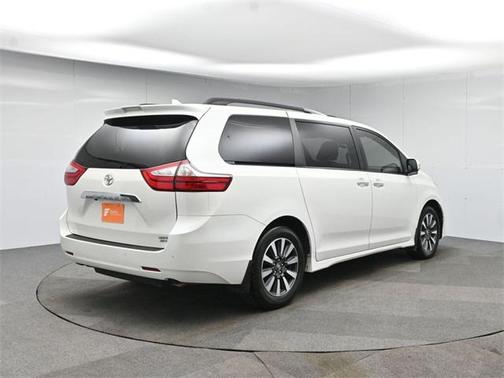 2019 Toyota Sienna XLE