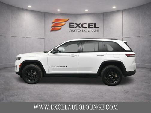 Bright White Clearcoat 2025 Jeep Grand Cherokee Altitude
