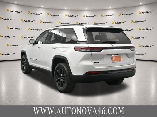 Bright White Clearcoat 2025 Jeep Grand Cherokee Altitude