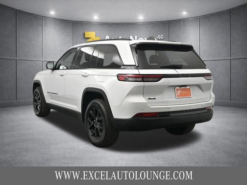 Bright White Clearcoat 2025 Jeep Grand Cherokee Altitude