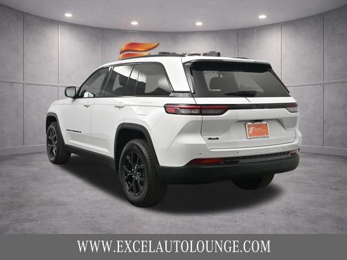 Bright White Clearcoat 2025 Jeep Grand Cherokee Altitude