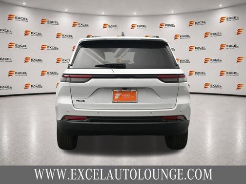 Bright White Clearcoat 2025 Jeep Grand Cherokee Altitude