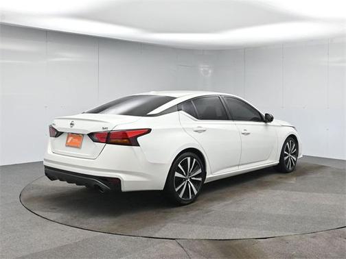 2021 Nissan Altima SR FWD
