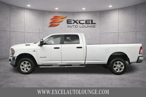 Bright White Clearcoat 2023 RAM 2500 Big Horn Crew Cab 4x4 8' Box