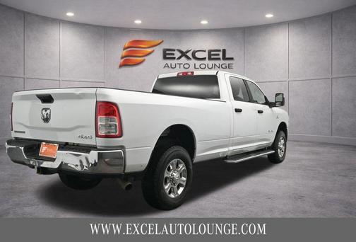 Bright White Clearcoat 2023 RAM 2500 Big Horn Crew Cab 4x4 8' Box