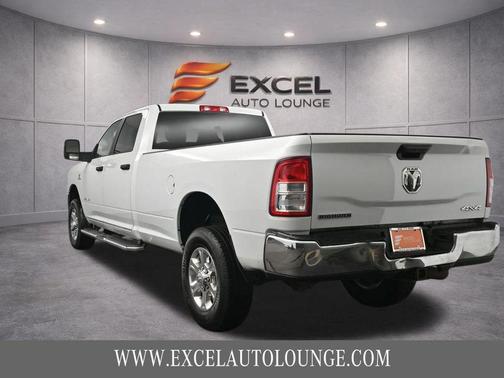 Bright White Clearcoat 2023 RAM 2500 Big Horn Crew Cab 4x4 8' Box