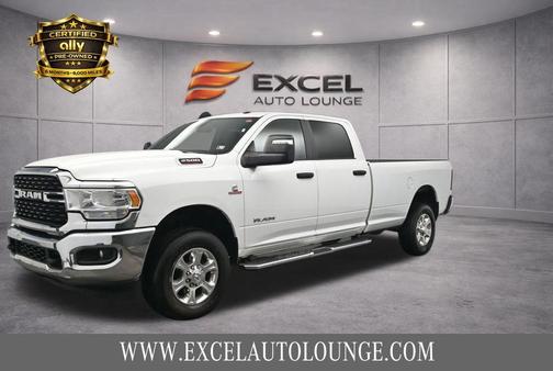 Bright White Clearcoat 2023 RAM 2500 Big Horn Crew Cab 4x4 8' Box