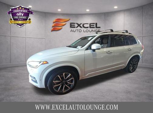 Crystal White Pearl 2019 Volvo XC90 T6 Momentum