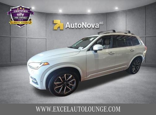Crystal White Pearl 2019 Volvo XC90 T6 Momentum