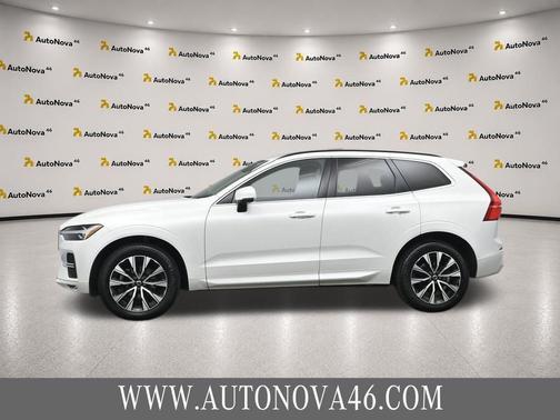 Crystal White Metallic 2023 Volvo XC60 B5 Core