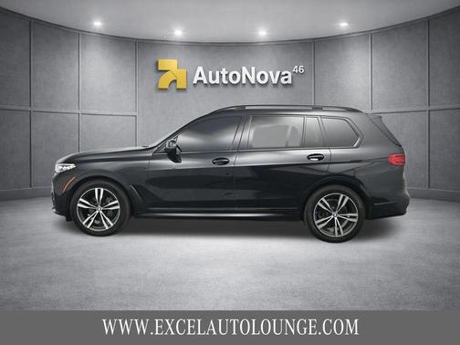 Black Sapphire Metallic 2021 BMW X7 xDrive40i