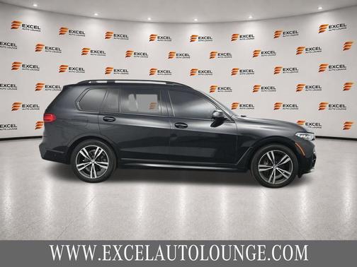 Black Sapphire Metallic 2021 BMW X7 xDrive40i