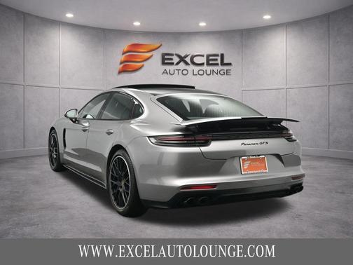 Carmine Red 2019 Porsche Panamera GTS