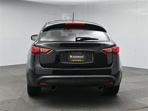 2016 INFINITI QX70 Base