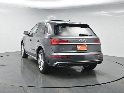 Daytona Gray Pearl 2021 Audi Q5 Premium Plus 55 TFSI e quattro S tronic