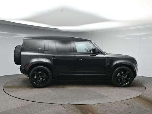 2023 Land Rover Defender 110 X-Dynamic SE