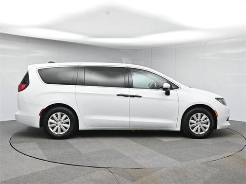 2021 Chrysler Voyager L