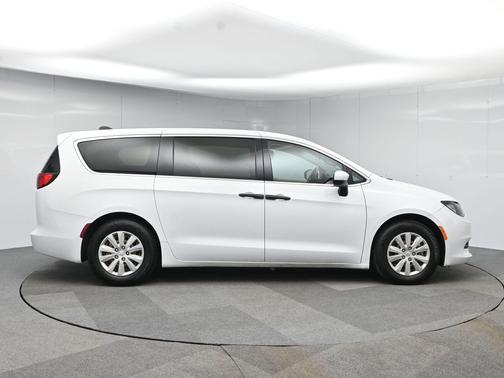 2021 Chrysler Voyager L