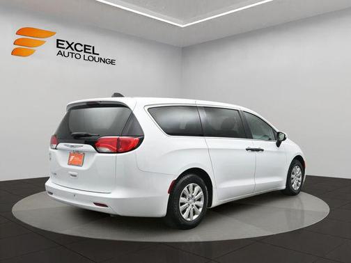2021 Chrysler Voyager L