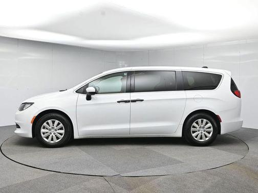 2021 Chrysler Voyager L
