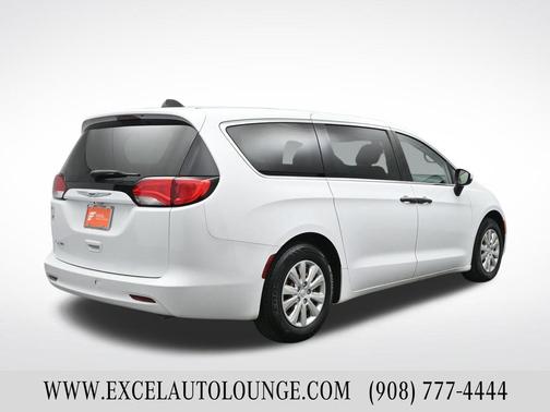 2021 Chrysler Voyager L