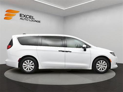 2021 Chrysler Voyager L