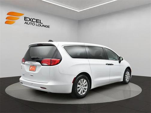 2021 Chrysler Voyager L