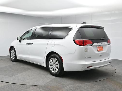 2021 Chrysler Voyager L