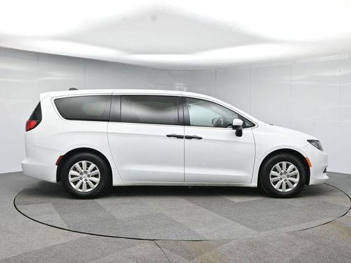 2021 Chrysler Voyager L