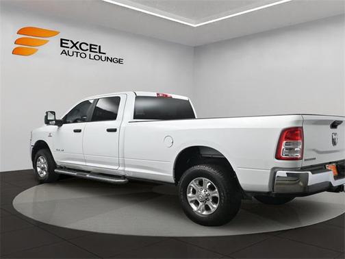 2024 RAM 3500 Big Horn Crew Cab 4x4 8' Box