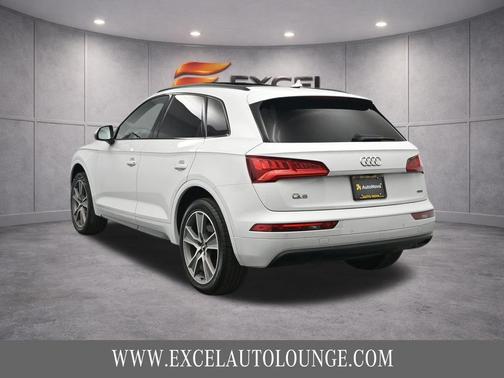 Glacier White Metallic 2019 Audi Q5 2.0T Premium Plus