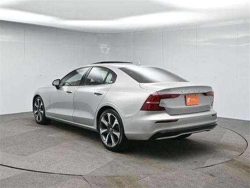 2024 Volvo S60 B5 Core Dark Theme
