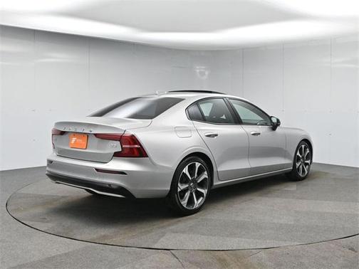 2024 Volvo S60 B5 Core Dark Theme