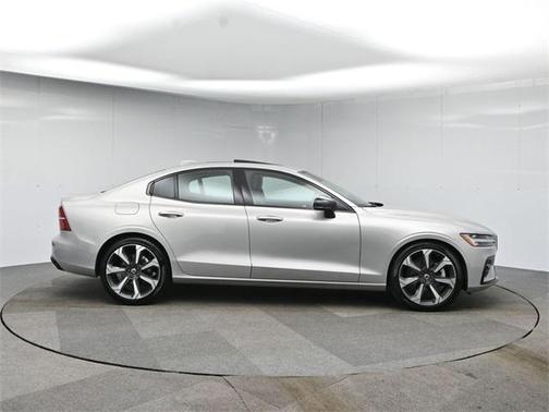 2024 Volvo S60 B5 Core Dark Theme