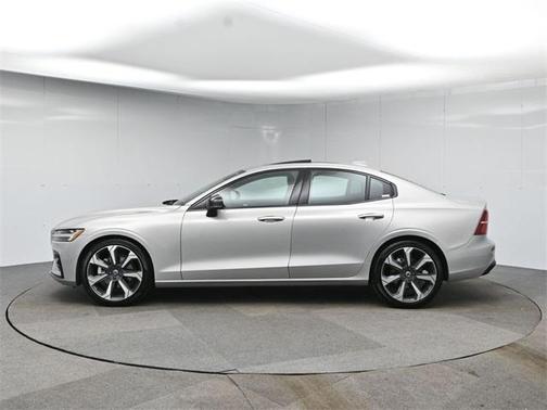 2024 Volvo S60 B5 Core Dark Theme